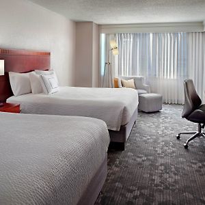 Guestroom Two Queens